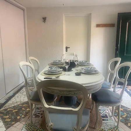 Holiday home Petirrojo *